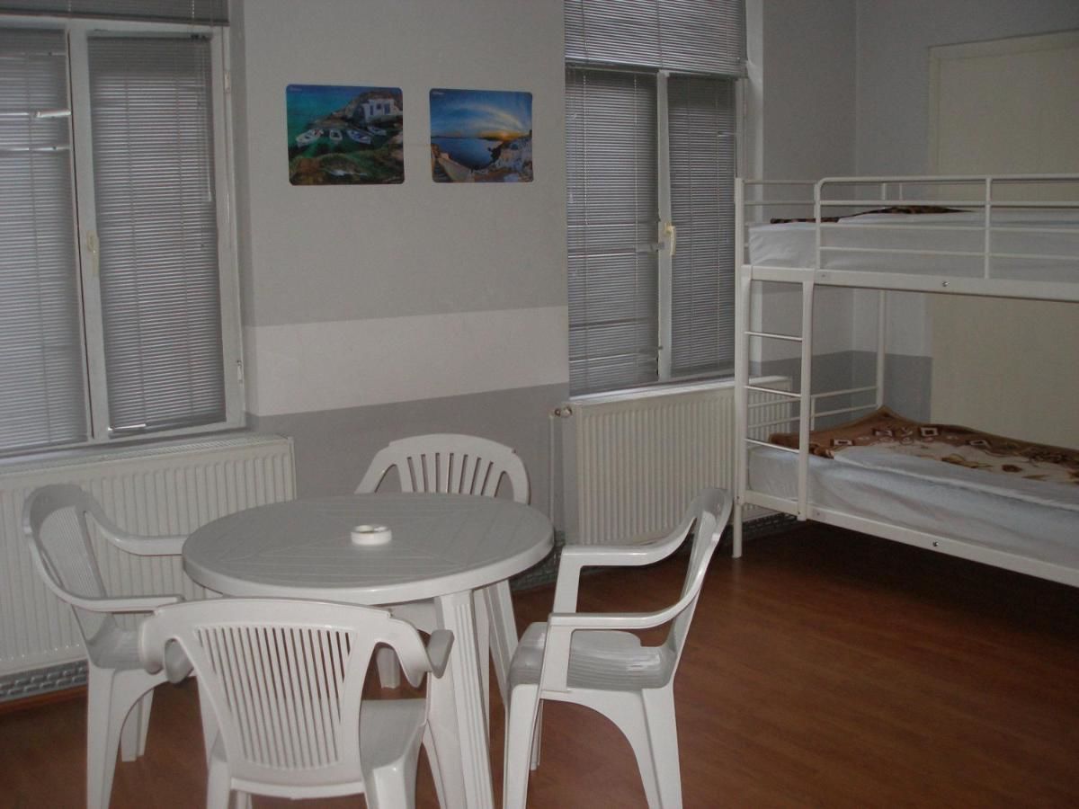 Хостелы Kretan Hostel Бухарест-11