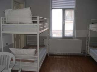 Хостелы Kretan Hostel Бухарест Односпальная кровать в общем 4-местном номере с душем-4