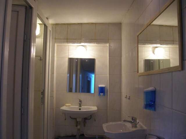 Хостелы Kretan Hostel Бухарест-23