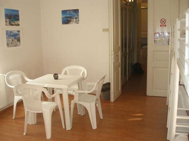 Хостелы Kretan Hostel Бухарест-26